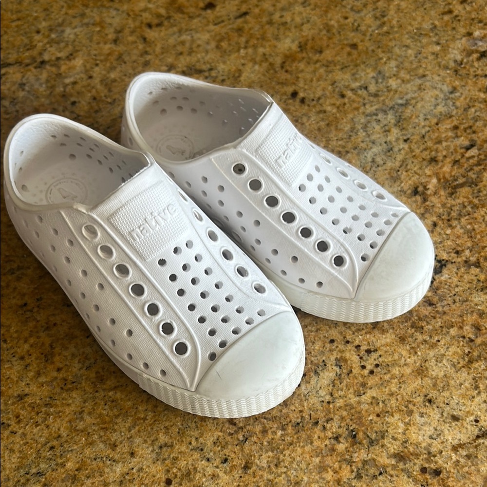 Kids 9 Native White Water Shoes Slip-On
